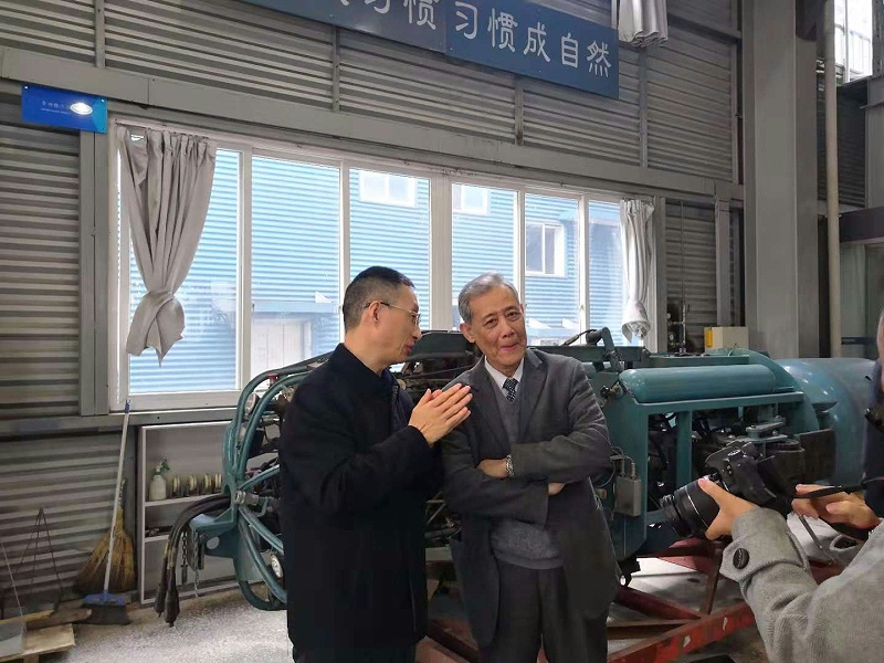 宋天虎監(jiān)事長參觀熊谷管道自動(dòng)焊機(jī)